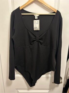 H&M Black Long-Sleeve Scoop Neck Bodysuit with Front Bow Detail
